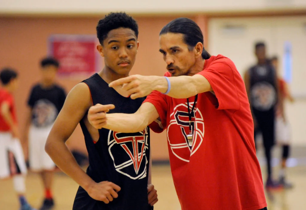 5-ways-to-become-a-better-leader-teach-hoops